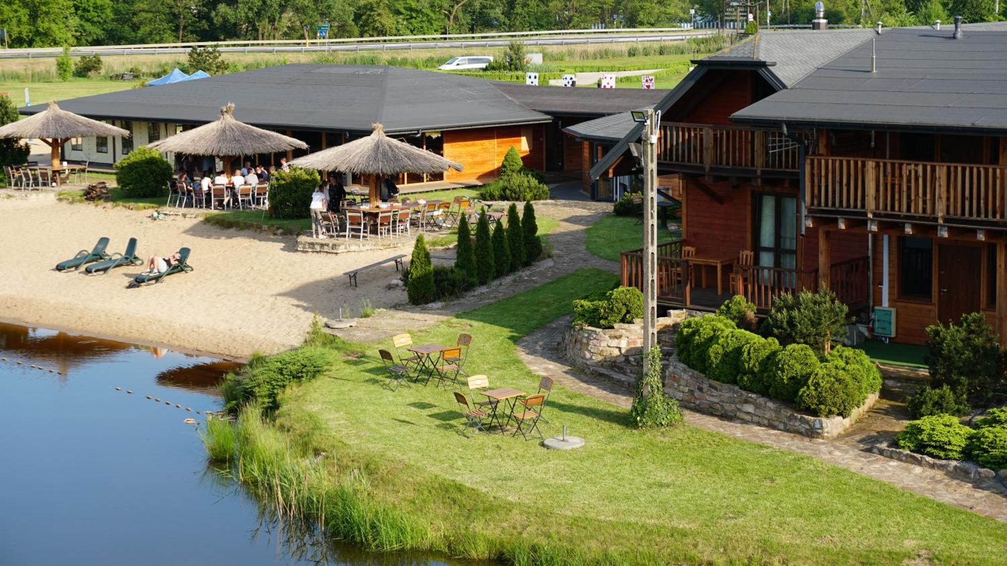 Hotel Dworek Nad Pilica à Nowe Miasto nad Pilicą Extérieur photo